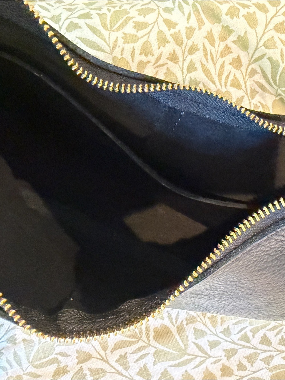 Portland Leather Classic Crescent Nora Black pebble Leather Shoulder Bag - Picture 4 of 7